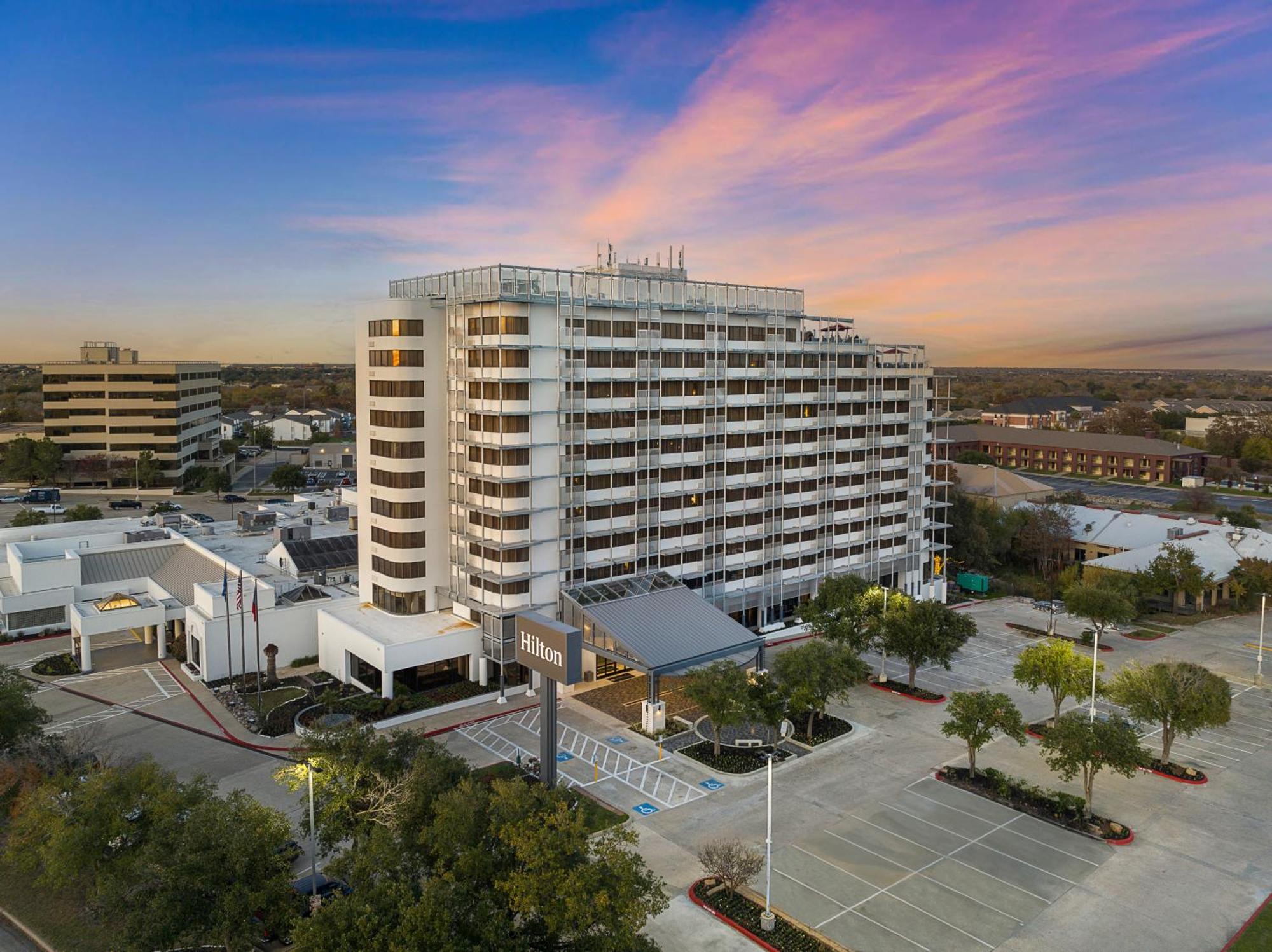 Hilton College Station & Conference Center Hotel Buitenkant foto