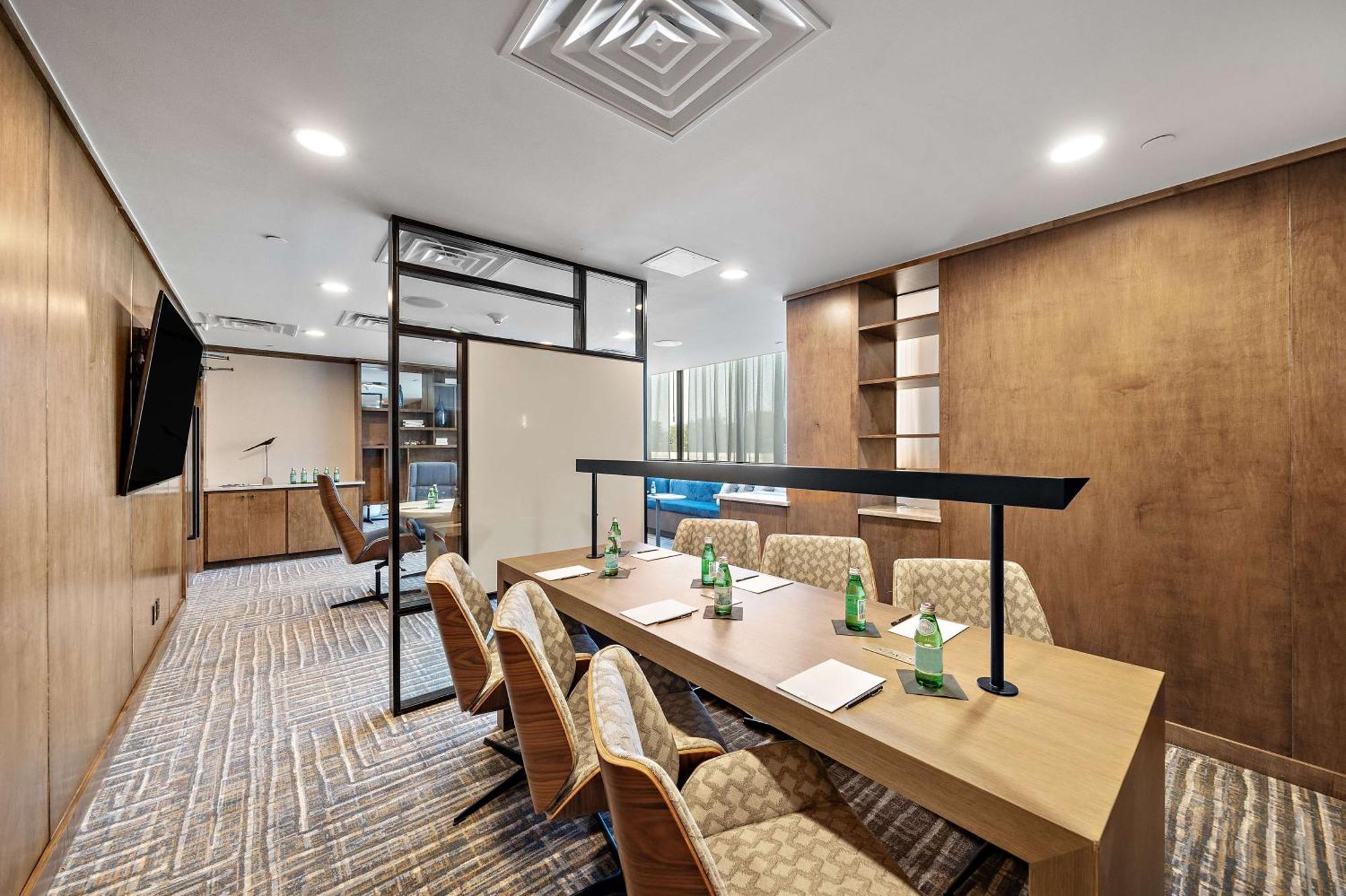Hilton College Station & Conference Center Hotel Buitenkant foto
