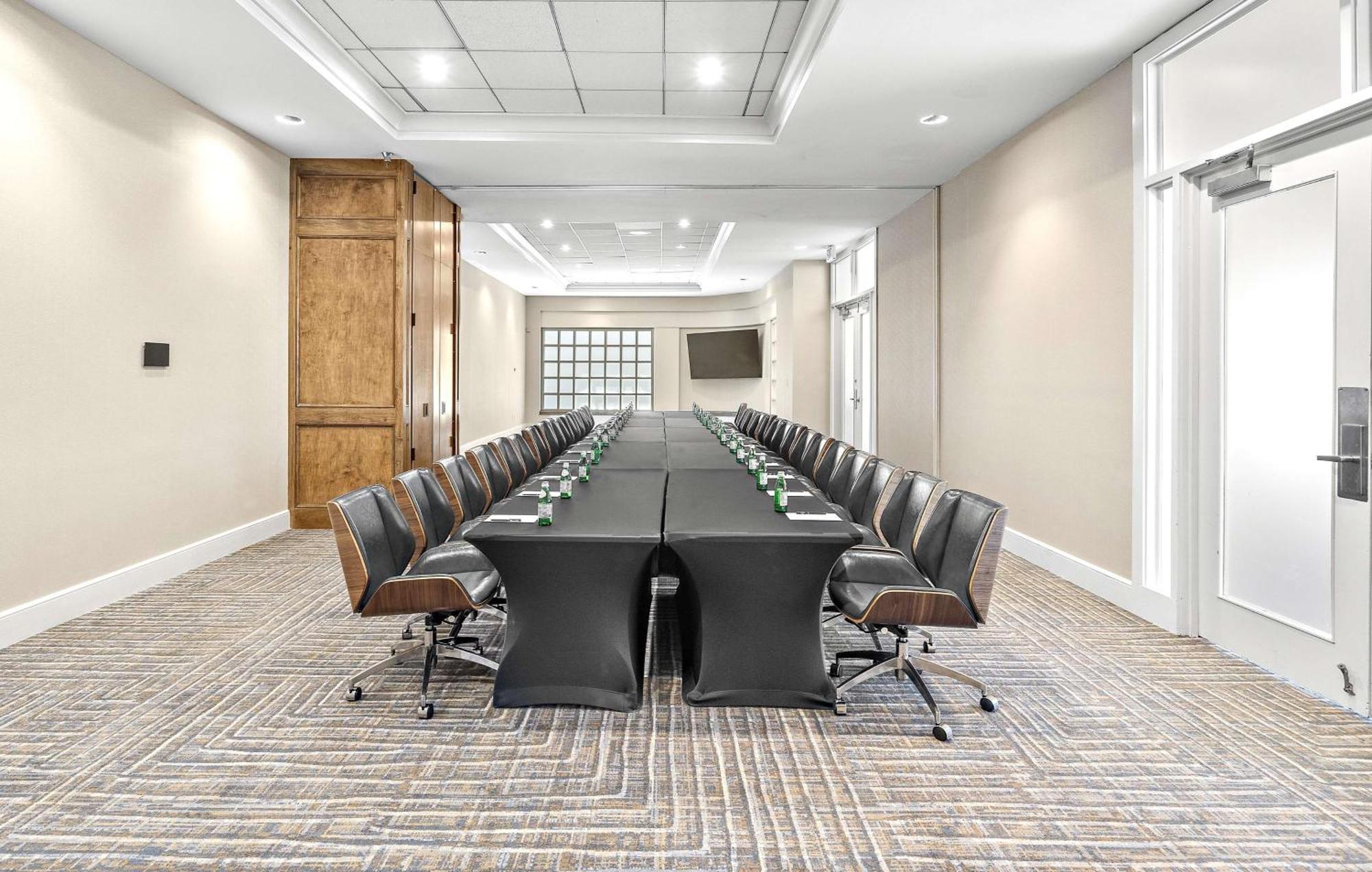 Hilton College Station & Conference Center Hotel Buitenkant foto